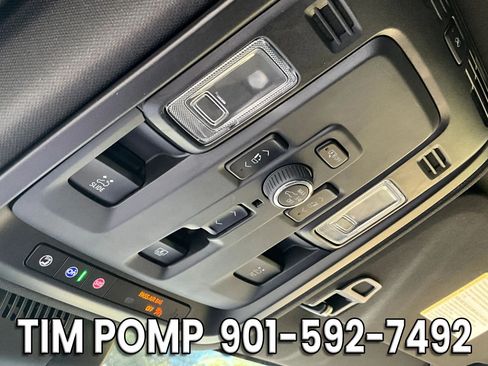 Used 2025 GMC Yukon Denali Ultimate AWD/4WD image 31