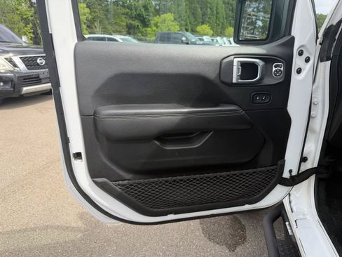 Used 2020 Jeep Gladiator Rubicon AWD/4WD image 16