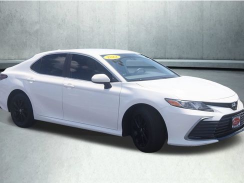 Used 2022 Toyota Camry LE FWD image 15