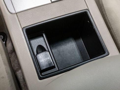 Used 2009 Toyota Camry LE FWD image 18