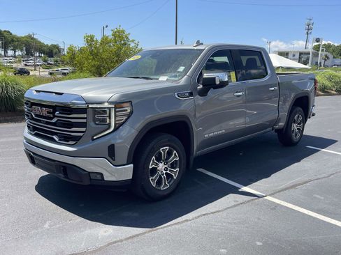 Used 2025 GMC Sierra 1500 SLT AWD/4WD image 3