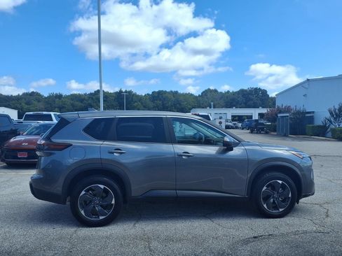 Used 2025 Nissan Rogue SV AWD/4WD image 22