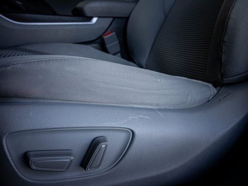 Used 2022 Toyota Highlander LE image 26