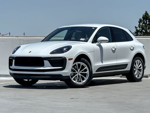 Used 2023 Porsche Macan AWD/4WD image 1