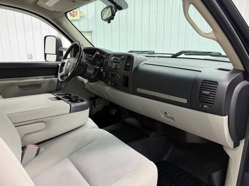 Used 2011 Chevrolet Silverado 2500 LT w/ Interior Plus Package AWD/4WD image 14