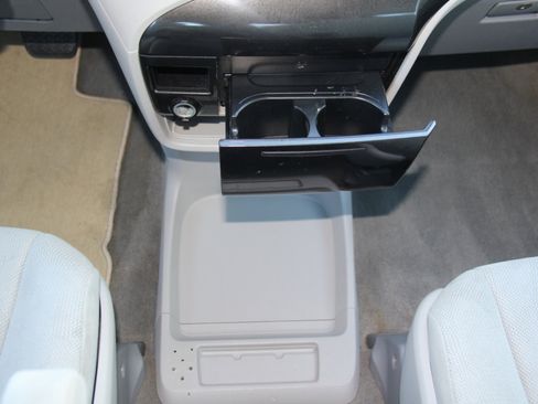 Used 2014 Toyota Sienna L image 14