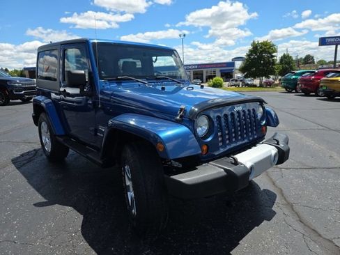Used 2010 Jeep Wrangler Sahara w/ Dual Top Group AWD/4WD image 9