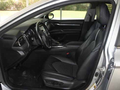 Used 2020 Toyota Camry SE image 7