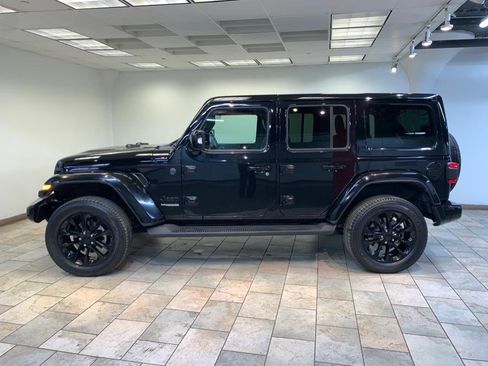 Used 2022 Jeep Wrangler Unlimited Sahara AWD/4WD image 11