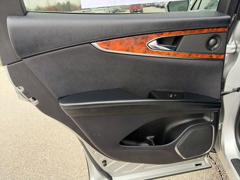 Used 2019 Lincoln Nautilus Reserve image 31