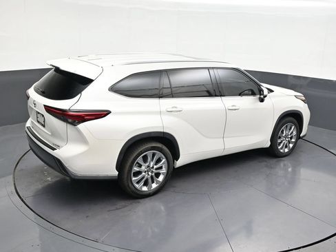 Used 2021 Toyota Highlander Limited FWD image 20