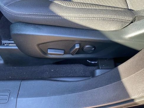 Used 2019 Ford Explorer XLT w/ Equipment Group 201A FWD image 15