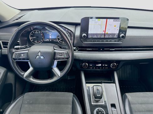 Used 2024 Mitsubishi Outlander SE image 14