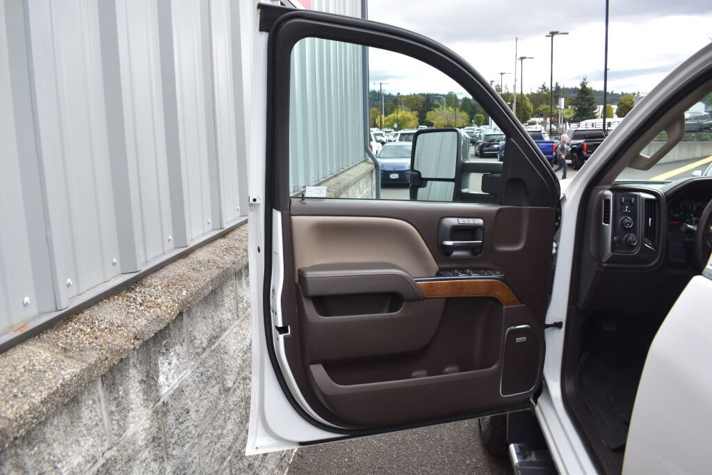 Used 2015 Chevrolet Silverado 2500 LTZ w/ Duramax Plus Package AWD/4WD image 17
