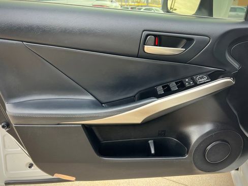 Used 2018 Lexus IS 300 image 33