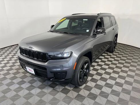 Used 2023 Jeep Grand Cherokee L Laredo image 3