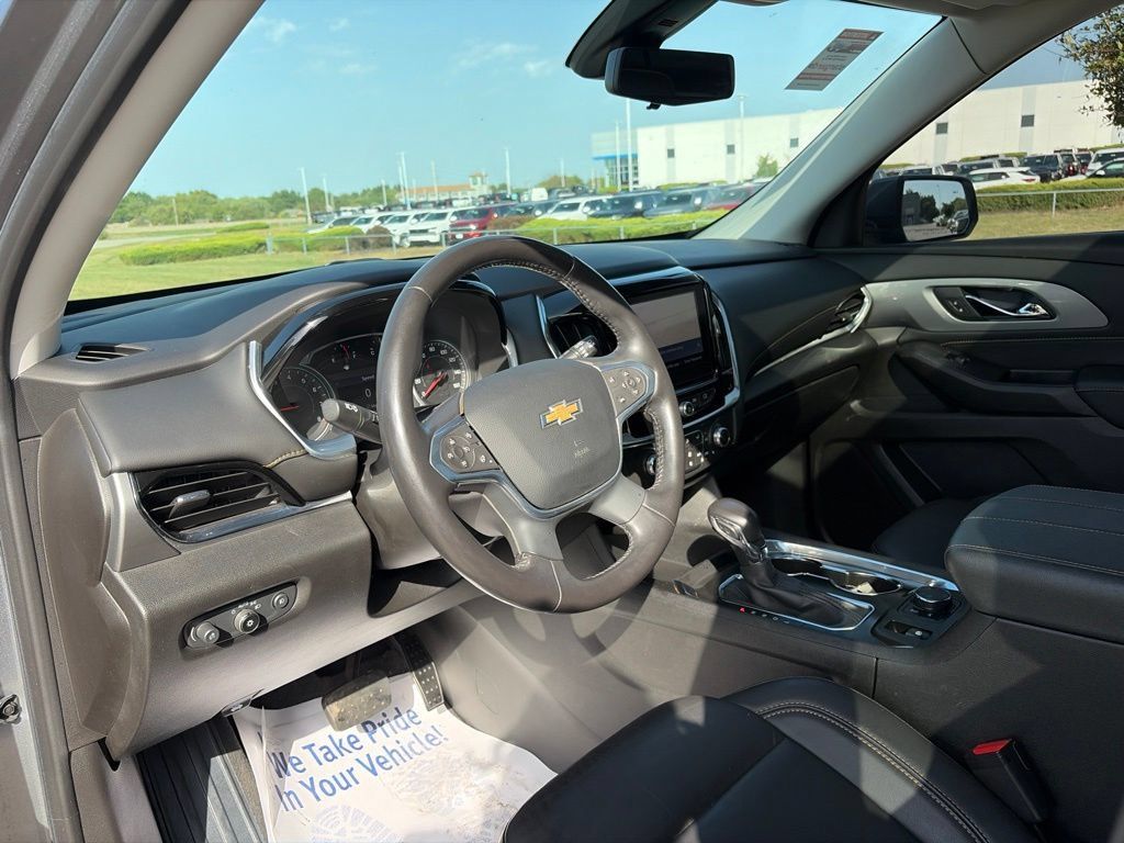 Used 2021 Chevrolet Traverse LT w/ LT Premium Package AWD/4WD image 54