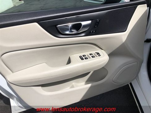 Used 2019 Volvo S60 T5 Momentum w/ Premium Package FWD image 9