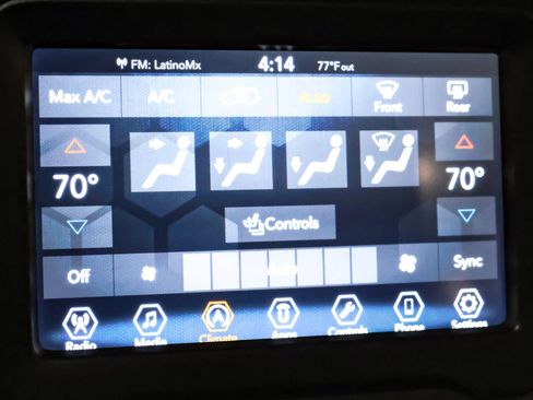 Used 2018 Jeep Renegade Limited w/ Advanced Technology Group AWD/4WD image 28