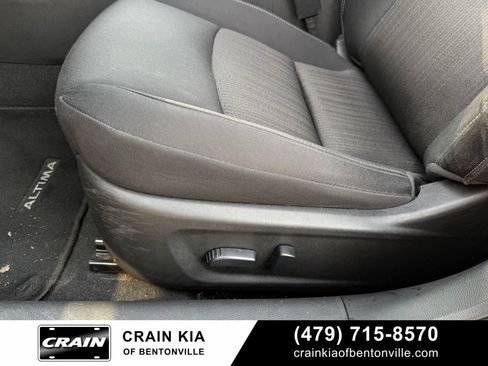 Used 2024 Nissan Altima 2.5 SV FWD image 11