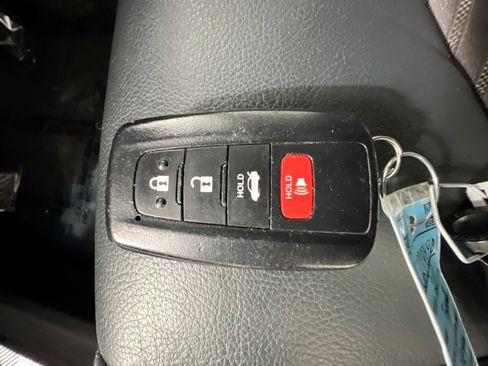 Used 2019 Toyota Camry SE w/ Convenience Package FWD image 36