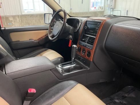 Used 2010 Ford Explorer Eddie Bauer image 30