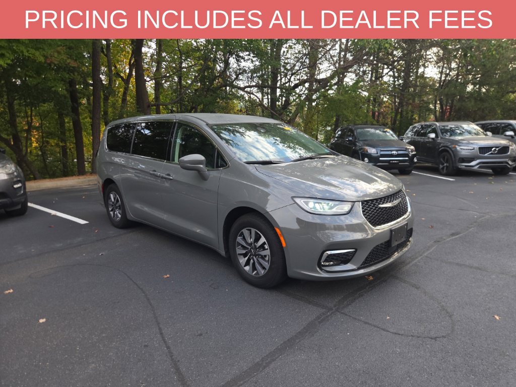 Used 2022 Chrysler Pacifica Touring-L FWD image 1