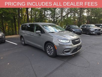Used 2022 Chrysler Pacifica Touring-L