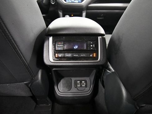 Used 2024 Subaru Ascent Limited AWD/4WD image 16