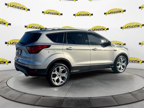 Used 2019 Ford Escape Titanium image 5
