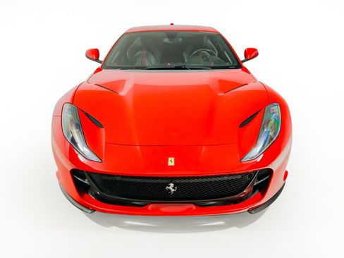 Used 2018 Ferrari 812 Superfast RWD image 5
