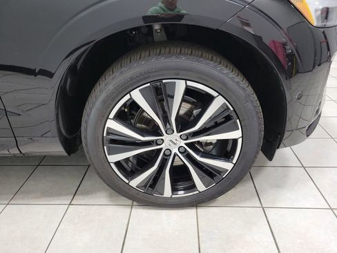Used 2025 Volvo XC60 B5 Plus image 51