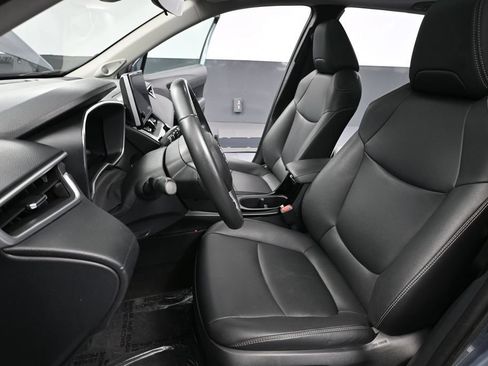 Used 2024 Toyota Corolla Cross XLE w/ Convenience Package AWD/4WD image 22