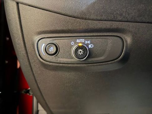 Used 2023 Chevrolet Equinox LT image 36