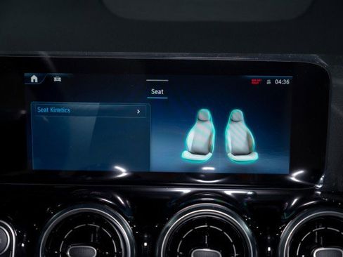 New 2025 Mercedes-Benz GLA 250 4MATIC image 15