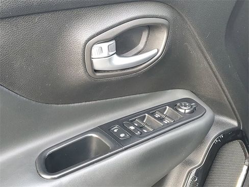 Used 2018 Jeep Renegade Altitude w/ UConnect 8.4 Nav Group image 23