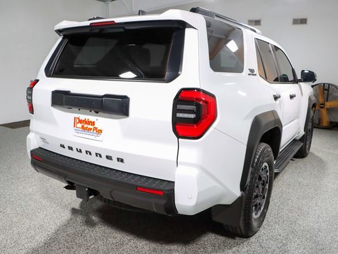 Used 2025 Toyota 4Runner TRD Off-Road Premium AWD/4WD image 7