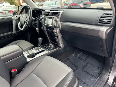 Used 2017 Toyota 4Runner SR5 Premium image 29