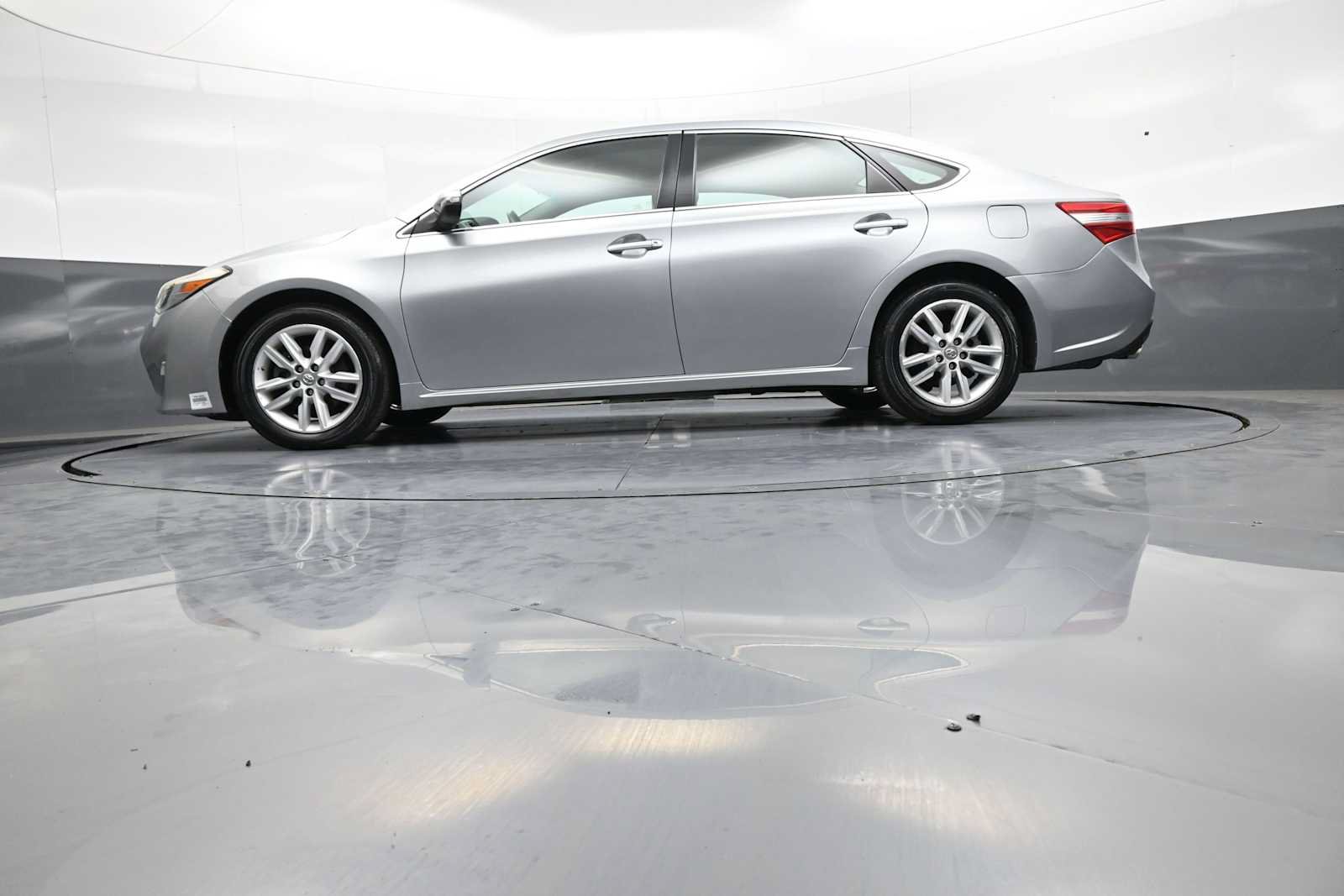 Used 2015 Toyota Avalon XLE FWD image 31