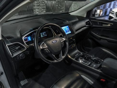 Used 2020 Ford Edge SEL w/ Convenience Package FWD image 3