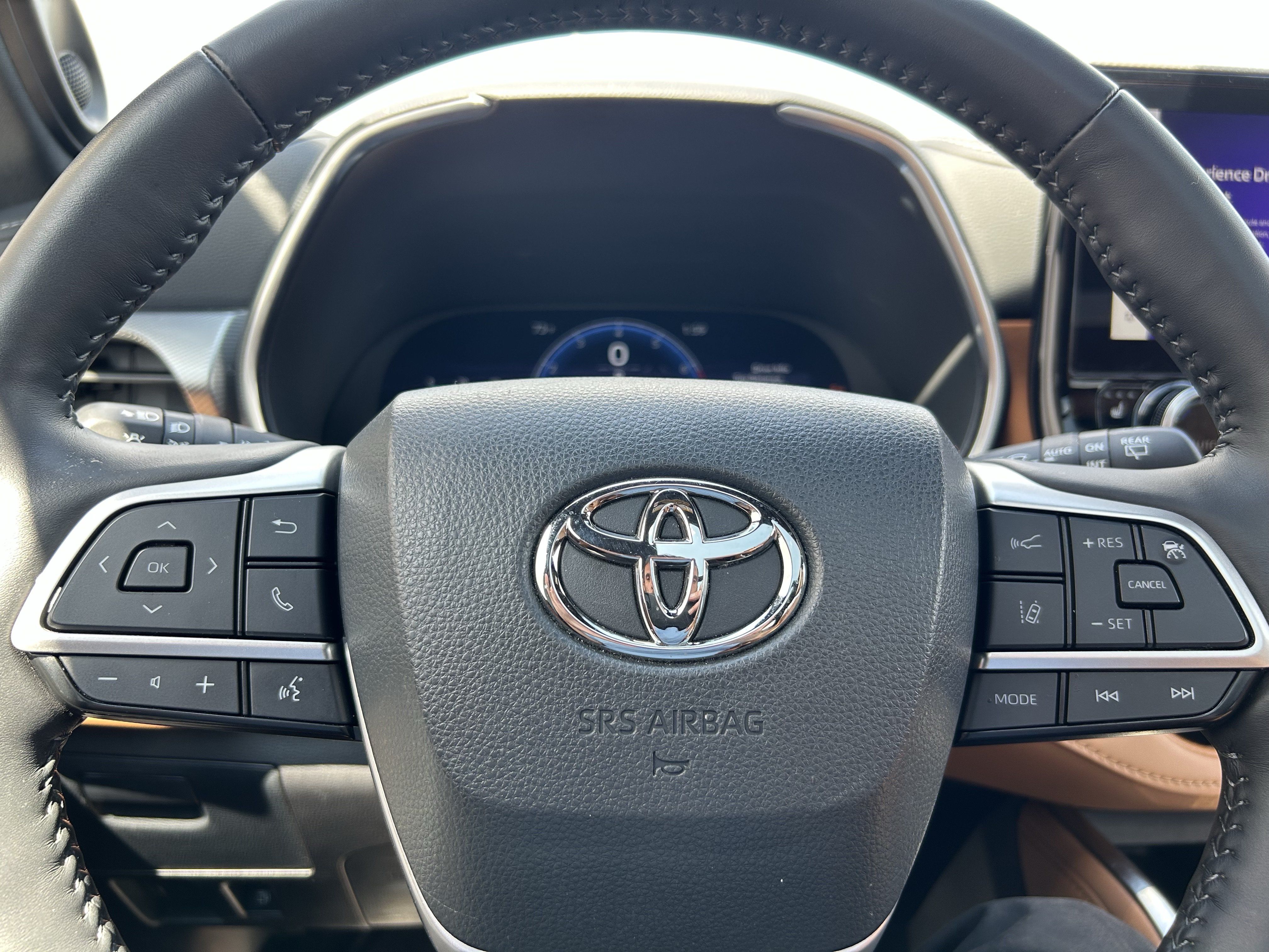 Used 2024 Toyota Highlander Platinum AWD/4WD image 24