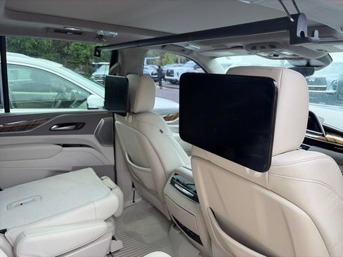 Used 2023 Cadillac Escalade Sport Platinum w/ Heavy-Duty Trailer Package AWD/4WD image 3