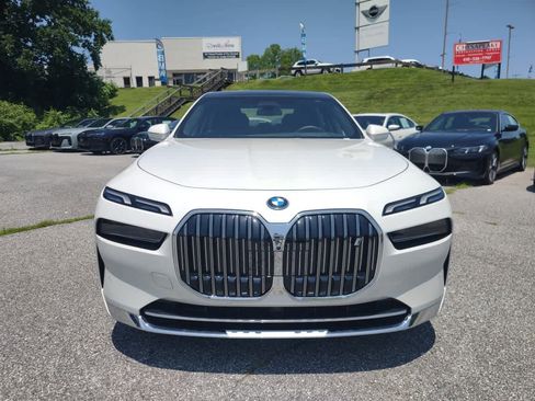 Used 2024 BMW i7 eDrive50 image 2