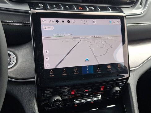 Used 2023 Jeep Grand Cherokee Limited AWD/4WD image 27