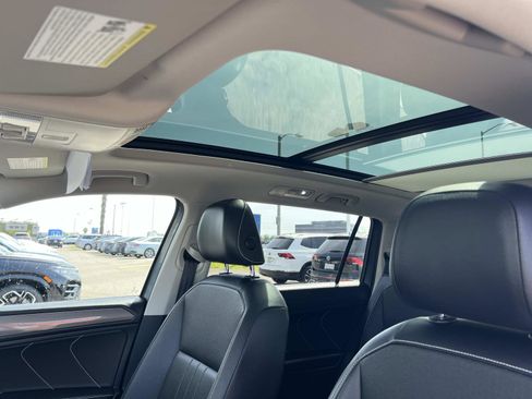 Certified 2022 Volkswagen Tiguan SE w/ Panoramic Sunroof Package image 19