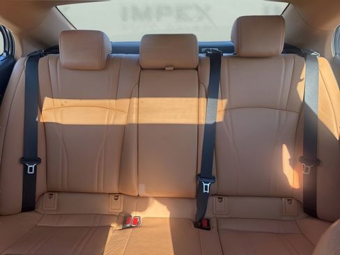 Used 2022 Lexus ES 300h Ultra Luxury image 13