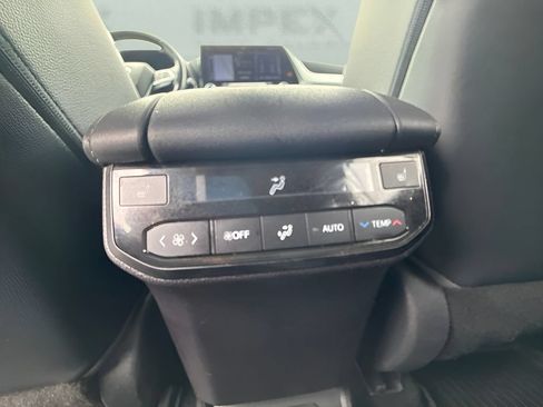 Used 2021 Toyota Highlander Platinum FWD image 9
