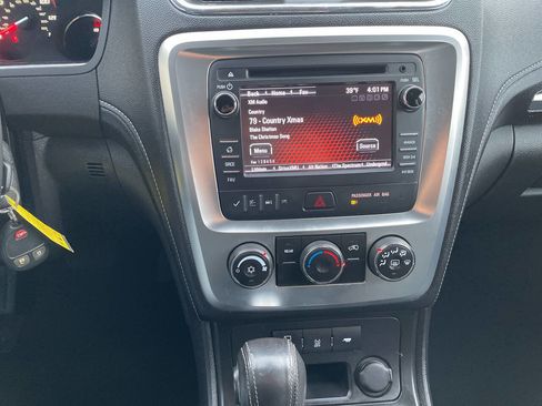 Used 2013 GMC Acadia SLE image 21
