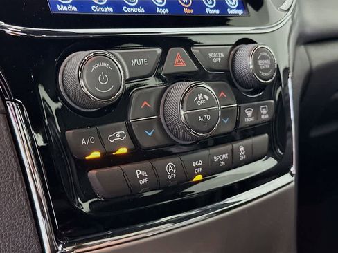 Used 2020 Jeep Grand Cherokee Altitude image 17