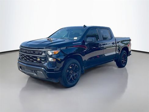 Used 2025 Chevrolet Silverado 1500 Custom image 3